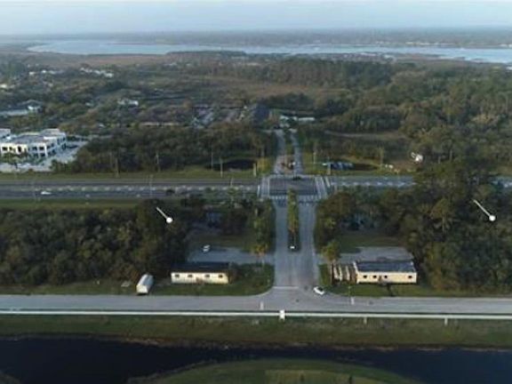 4th image of 100 Marina Cove Dr