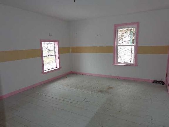 5th image of 827 Bennett St