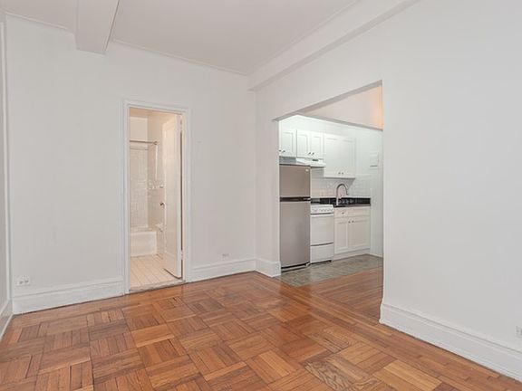 5th image of 24 5th Ave APT 319