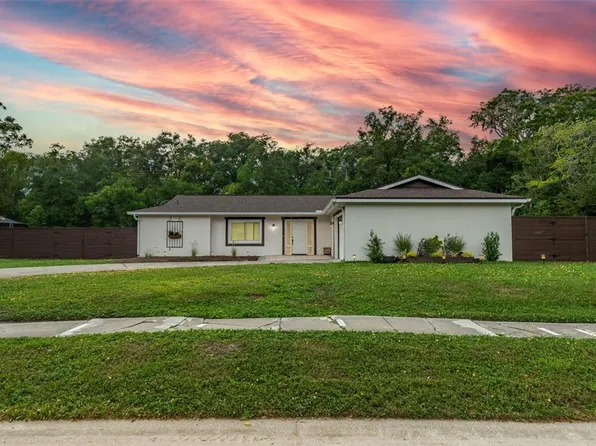 15616 Woodway Dr, Tampa, FL 33613