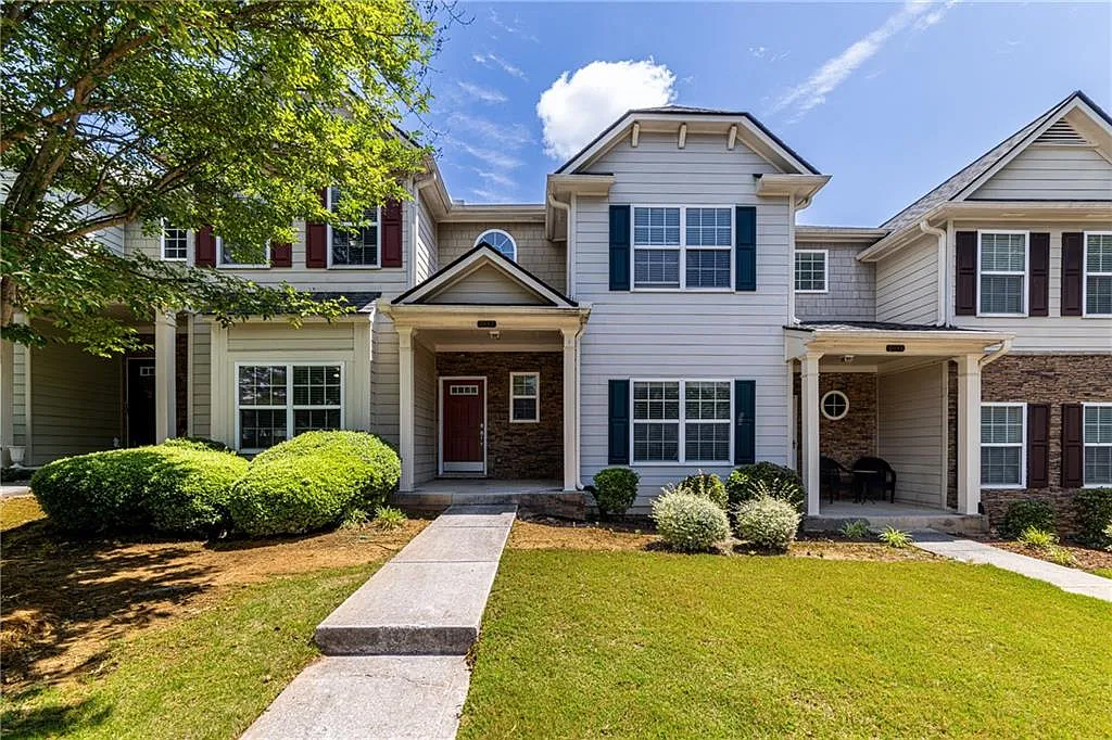 4 bed, 2.5 bath, 2176 sqft, $2,300 — Photo 1