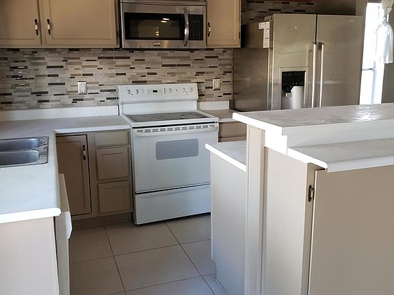 2nd image of 8618 W Grovers Ave