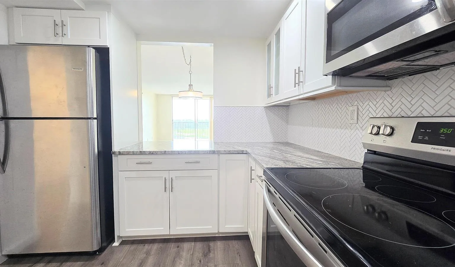 2 bed, 1070 sqft, $2,200 — Photo 3