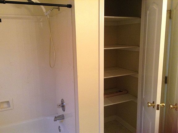 4th image of 702 Richard St