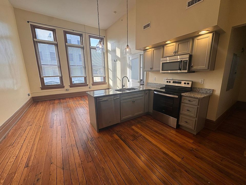 1st image of 442 Main St #301