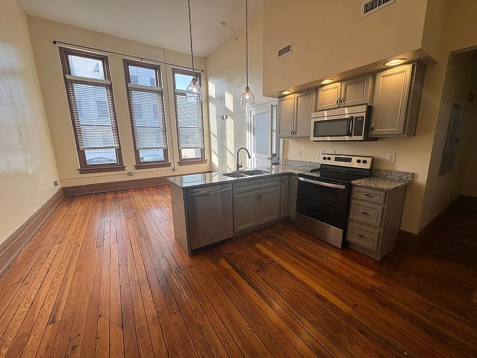 442 Main St
