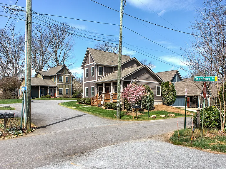 23 Roxboro Dr — Photo 38