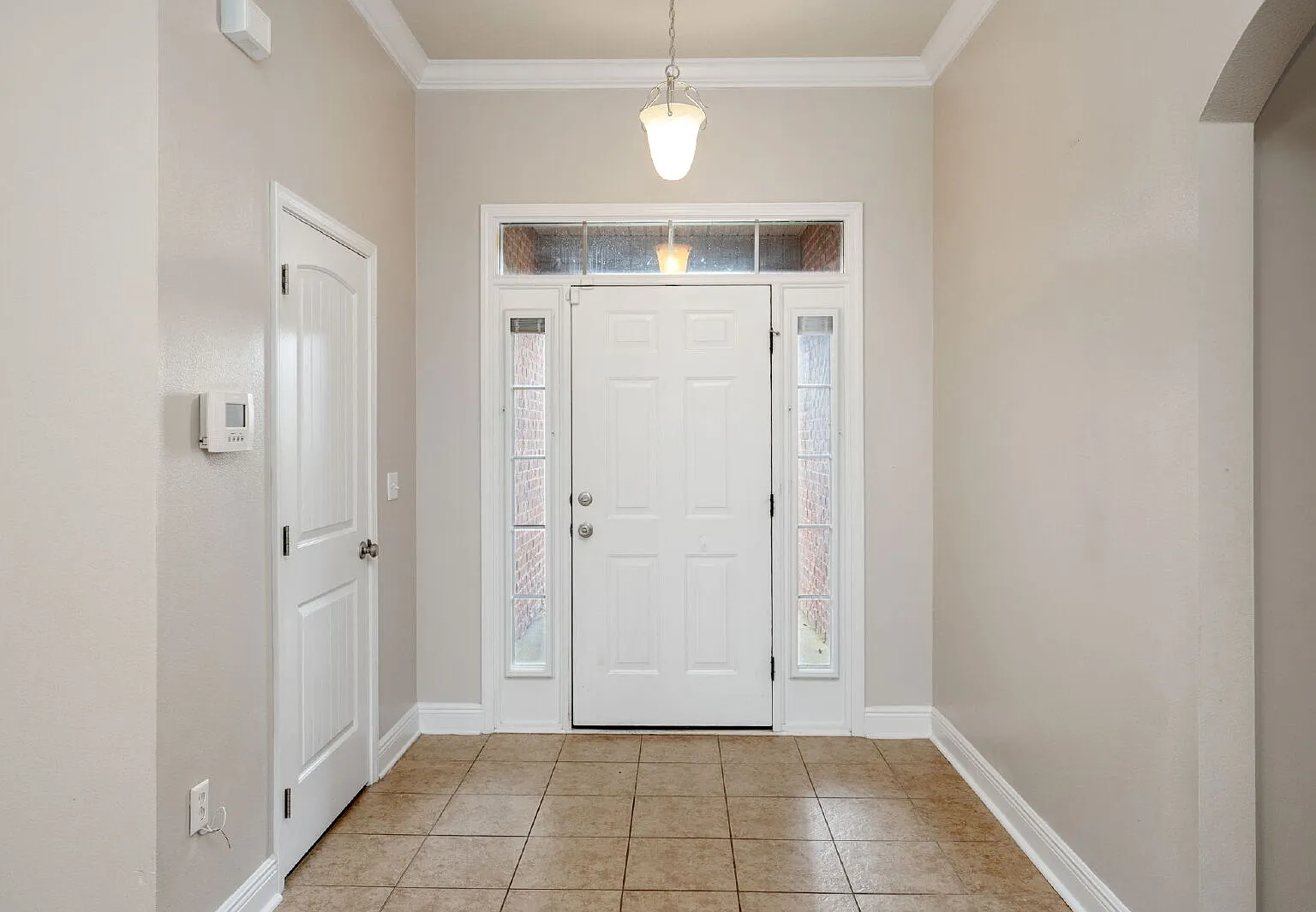 4 bed, 2.5 bath, 2305 sqft, $2,100 — Photo 4
