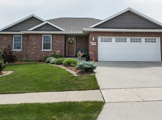 6630 S Wellington Ln, Dubuque, IA 52003