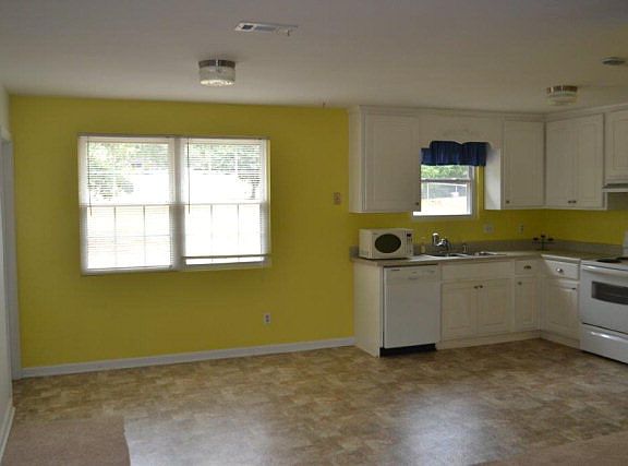 4th image of 2395 Richwood Dr
