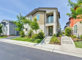 9900 Del Surf Ln, Elk Grove, CA 95757