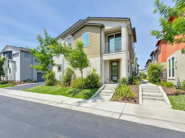 9900 Del Surf Ln, Elk Grove, CA 95757