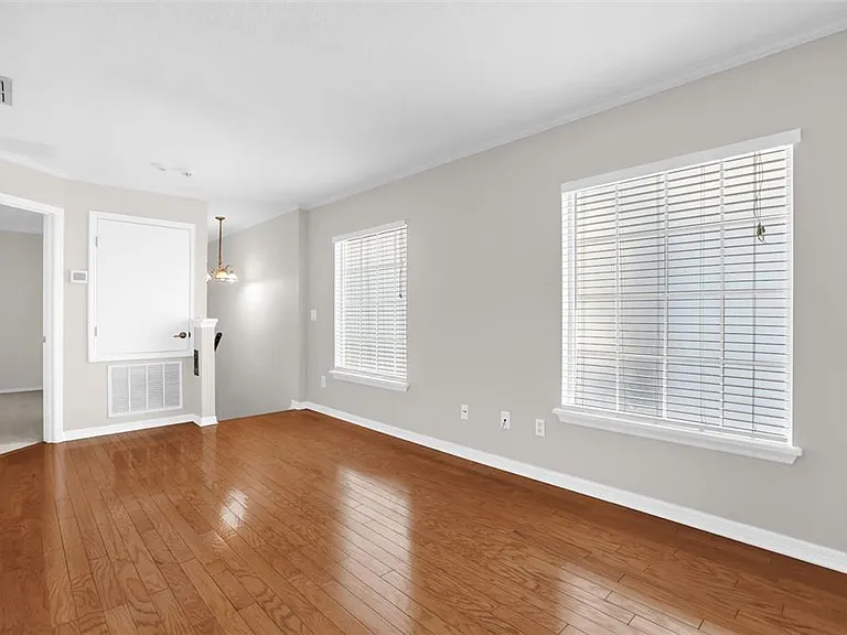 2165 Ridgewood St — Photo 19