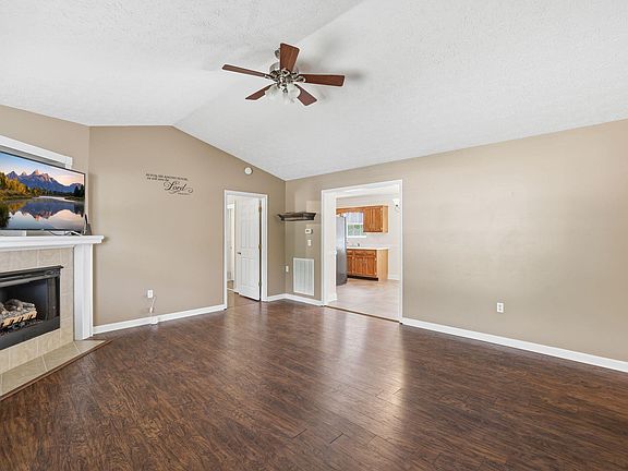 3rd image of 12797 Emerald Creek Cir