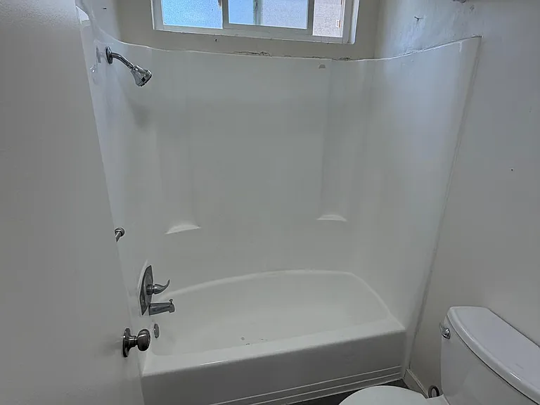 5354 Yarmouth Ave — Photo 15