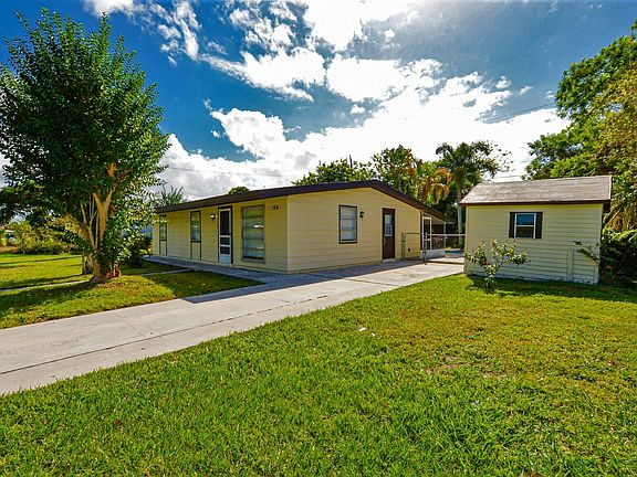 3rd image of 154 SE Lucero Drive