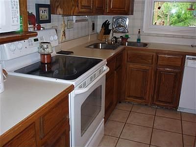 4th image of 129 Schloss Ln