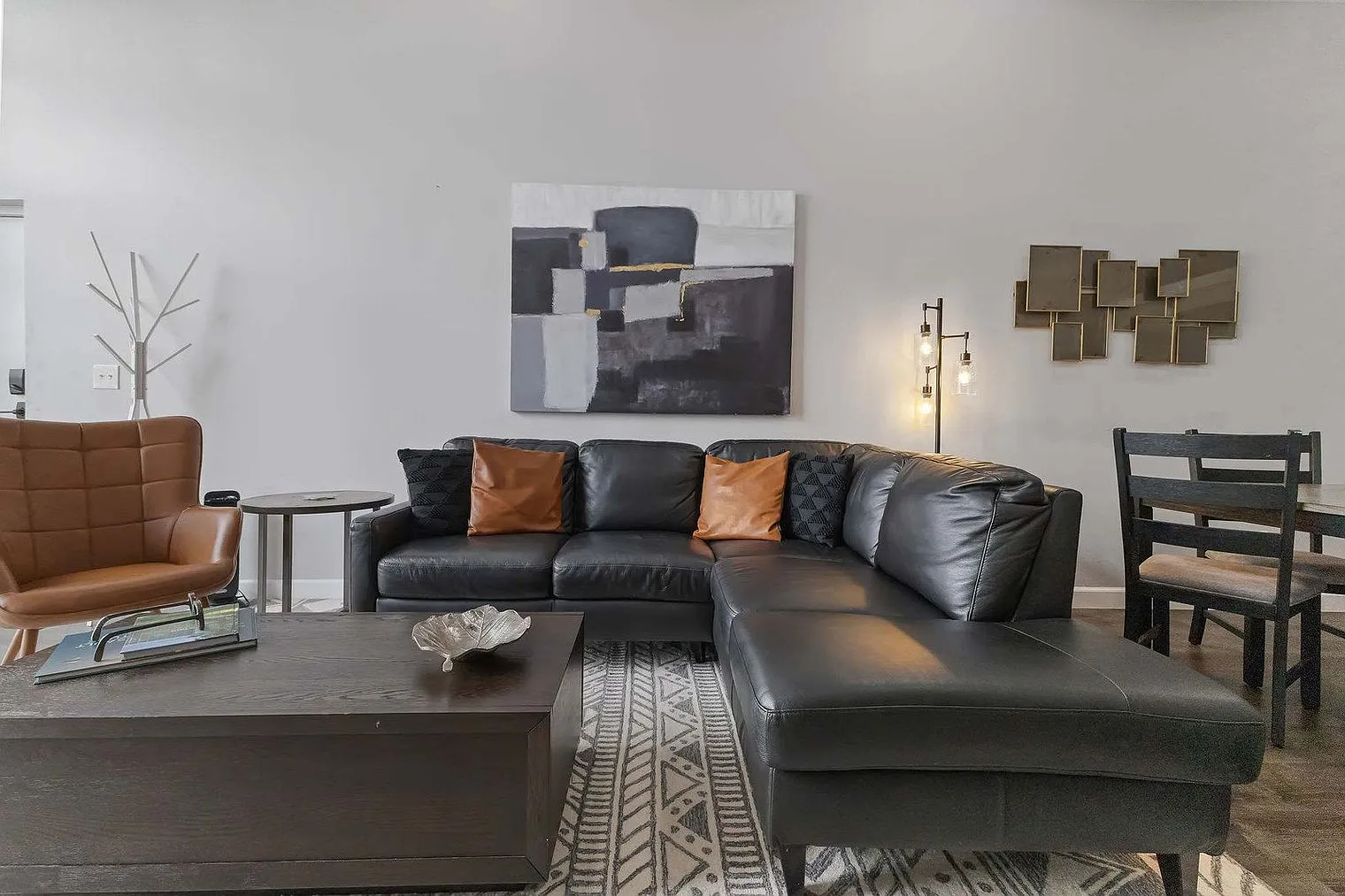 1 bed, 1.0 bath, 495 sqft, $4,294 — Photo 2
