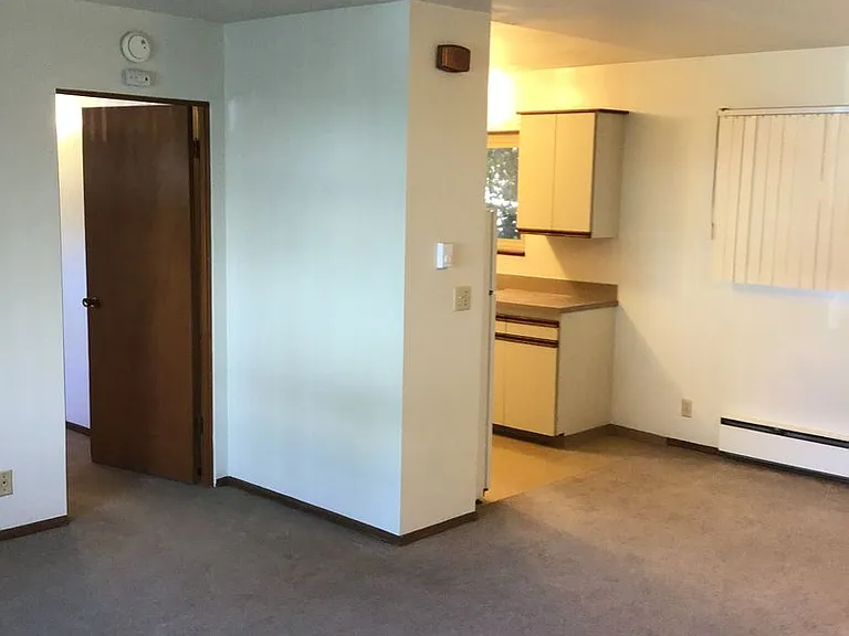 Spring Apartments — Photo 2