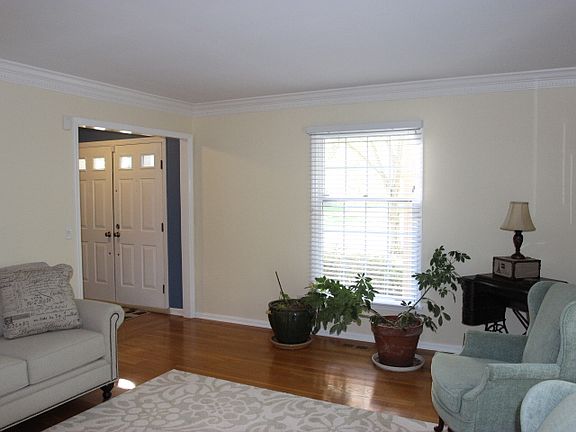 4th image of 10602 Bridgewater Ln