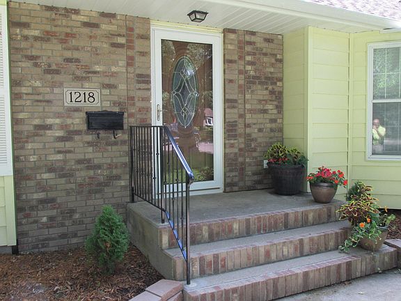 3rd image of 1218 Campbell Dr SW