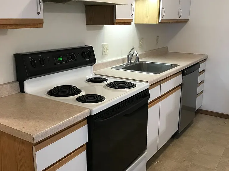 Murdock Apartments — Photo 27