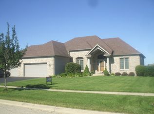 947 Red Hawk Dr, Antioch, IL 60002