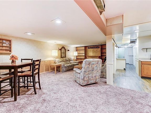 4th image of 809 Brookwood Dr