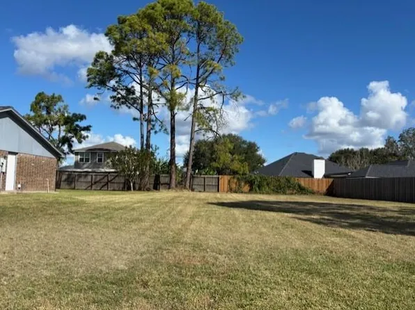 404 S Amherst Dr, West Columbia, TX 77486