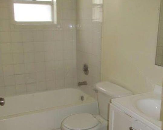 5th image of 1411 22nd Ave S APT A
