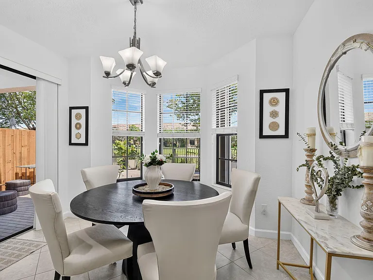 10139 Wellington Parc Dr — Photo 6