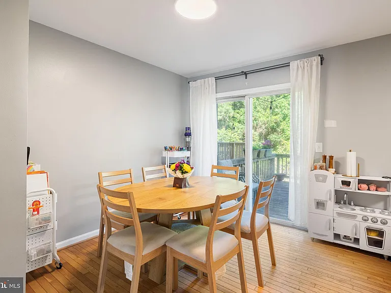 5964 Edgehill Ct — Photo 8