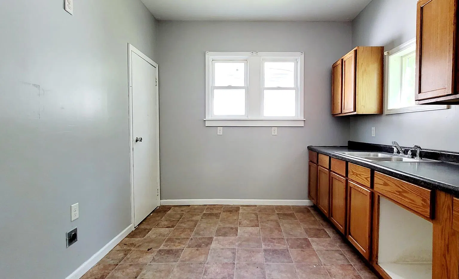 1212 E Madison St — Photo 4