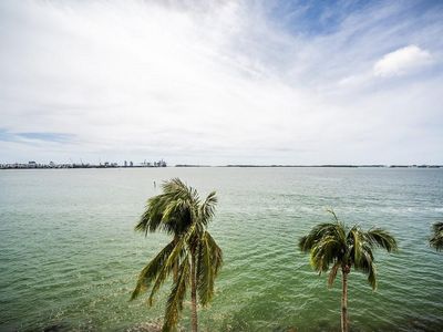 800 Claughton Island Dr APT 402, Miami, FL, 33131
