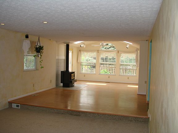 4th image of 7024 Cliffstone Dr