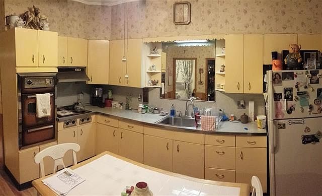 2nd image of 41 W 16th St #2