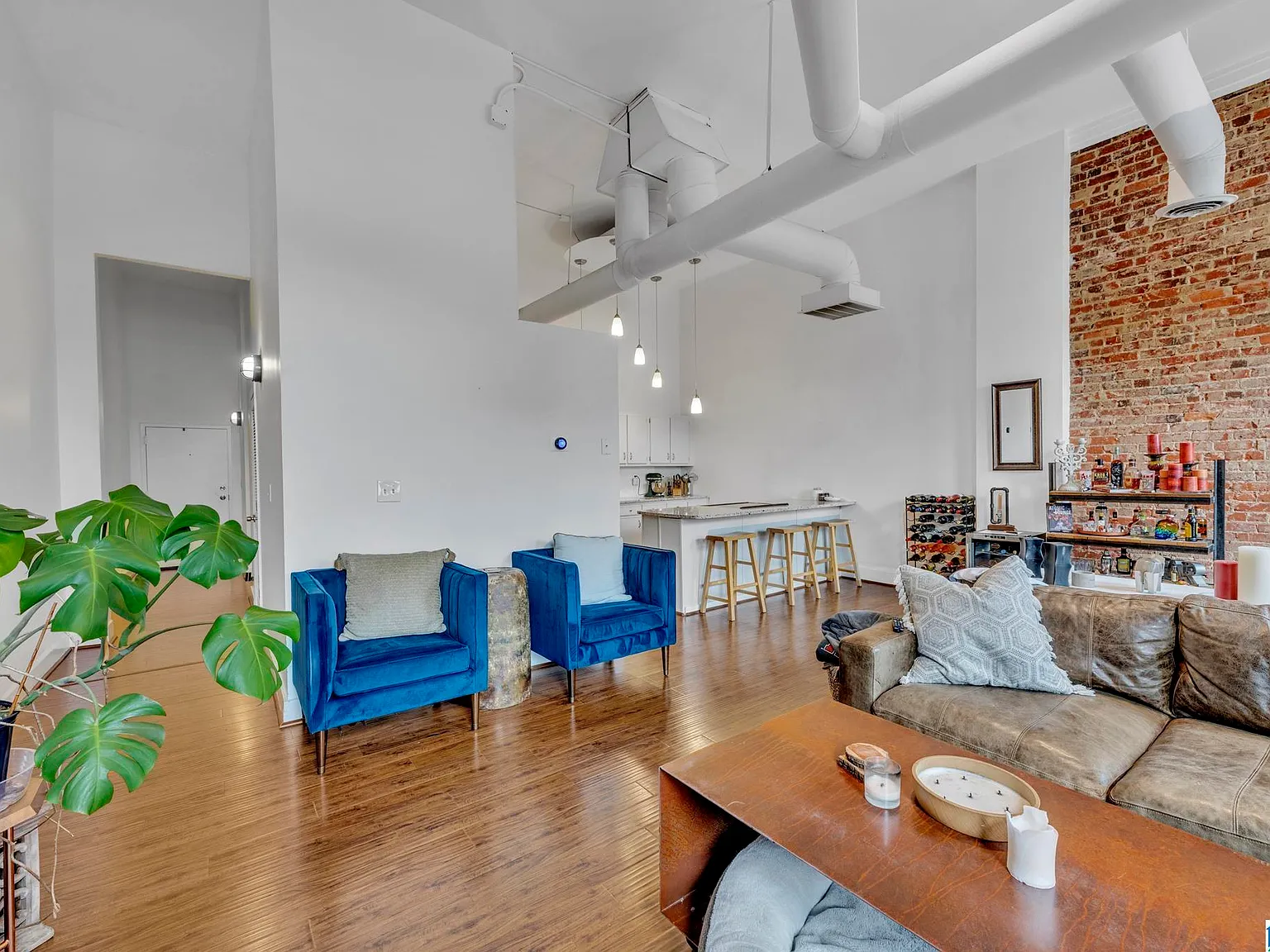 1 bed, 1.0 bath, 1157 sqft, $2,200 — Photo 3