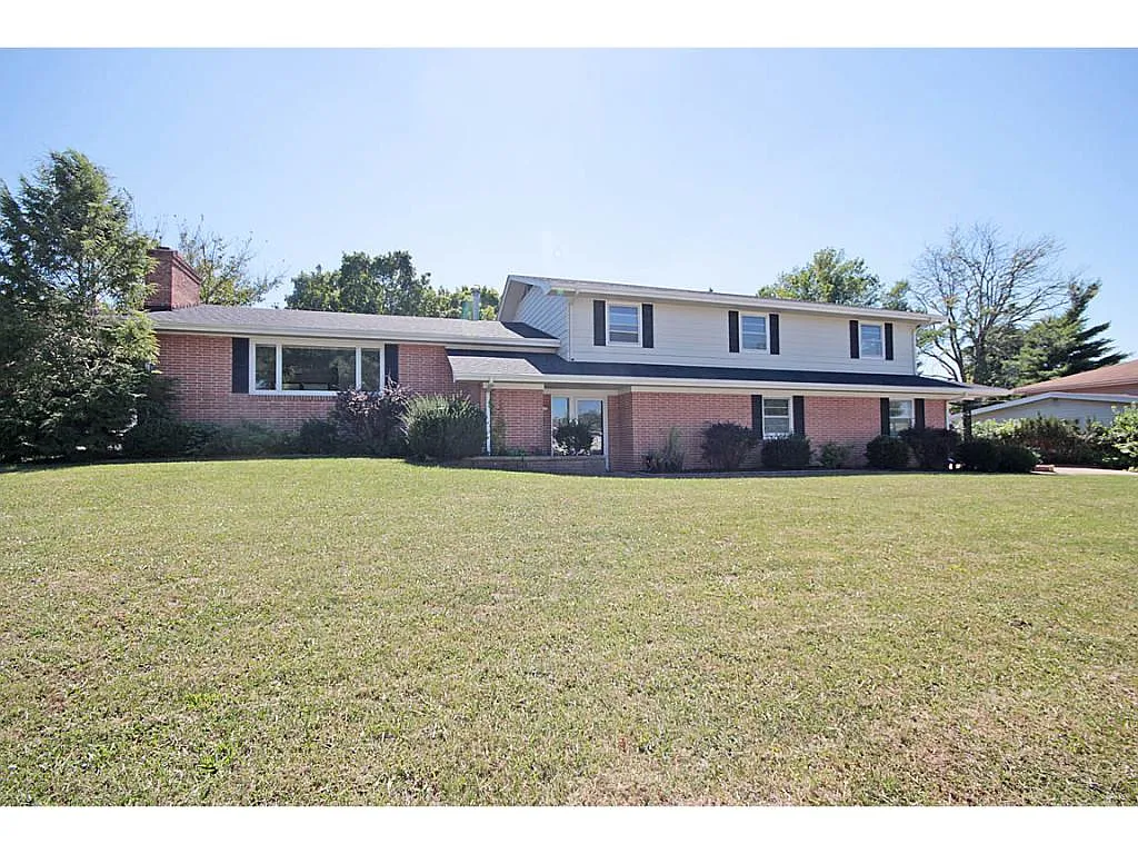 2115 Hoyt Ct photo 1