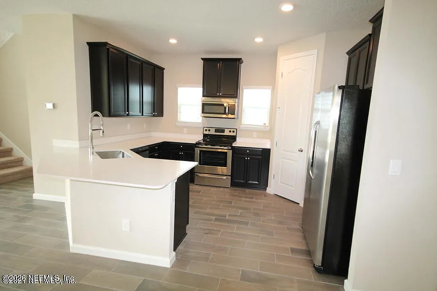 3 bed, 2.5 bath, 1910 sqft, $2,500 — Photo 2