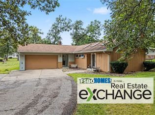 2994 267th St, De Witt, IA 52742