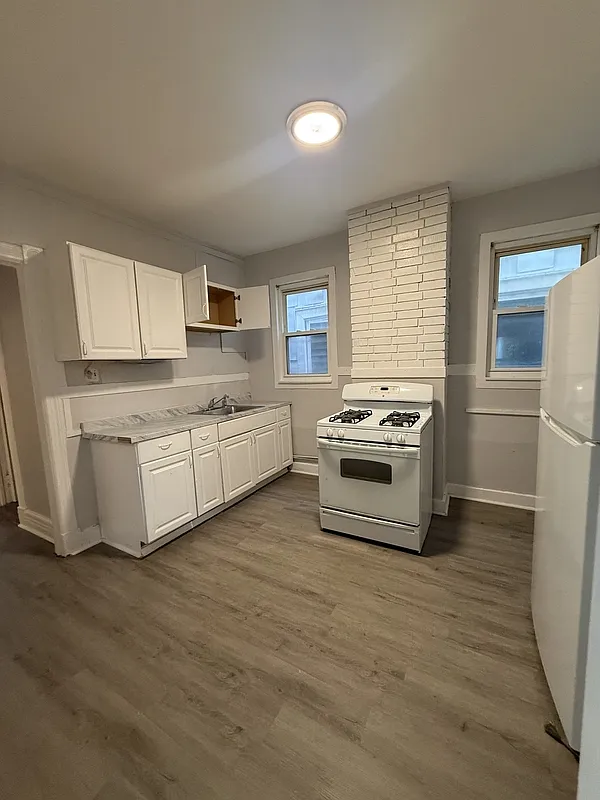 3 bed, 1.0 bath, $1,350 — Photo 4