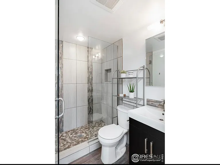 1405 Broadway St #203 — Photo 11