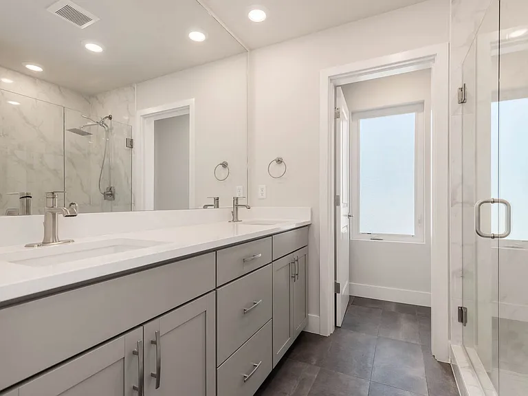 13335 Greenwood Ave N #D — Photo 20