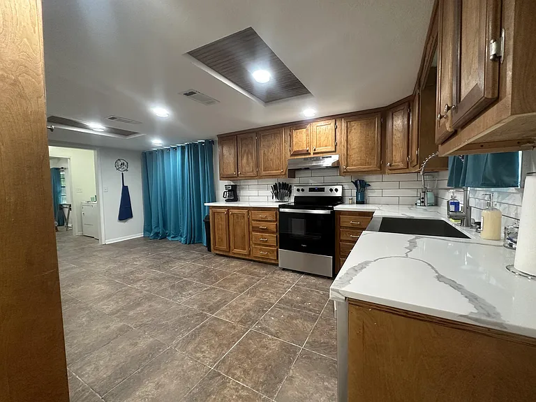 2385 Leonard Rd — Photo 13
