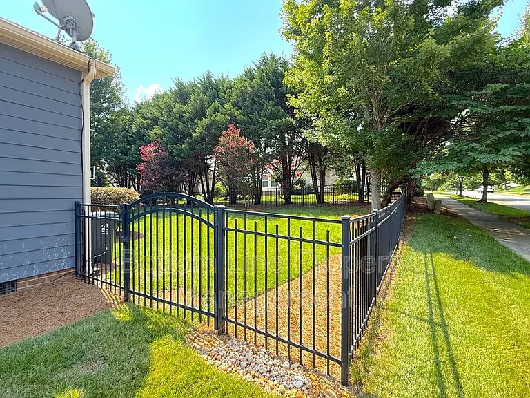 15007 Skypark Dr — Photo 41