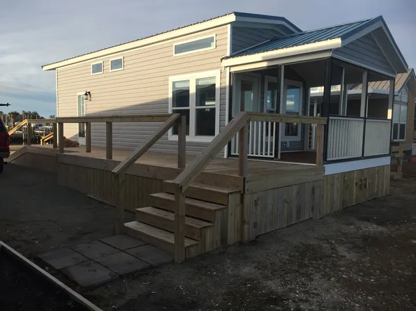288 Guthrie Dr, Harkers Island, NC 28531