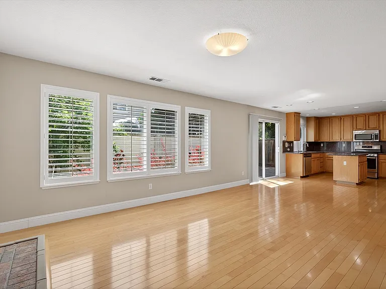 2056 Olivia Ct — Photo 12