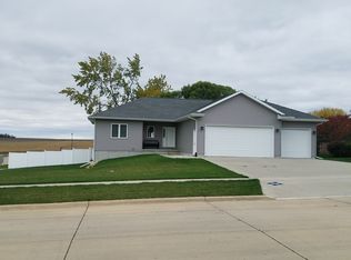 100 Pheasant Ln, Hudson, IA 50643
