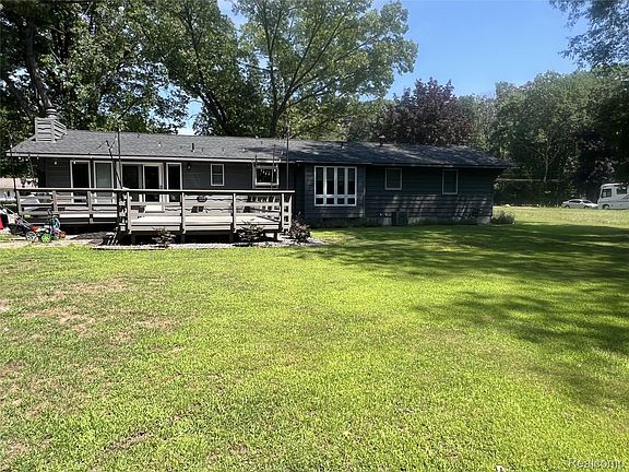 3rd image of 1439 Ivanhoe Rd
