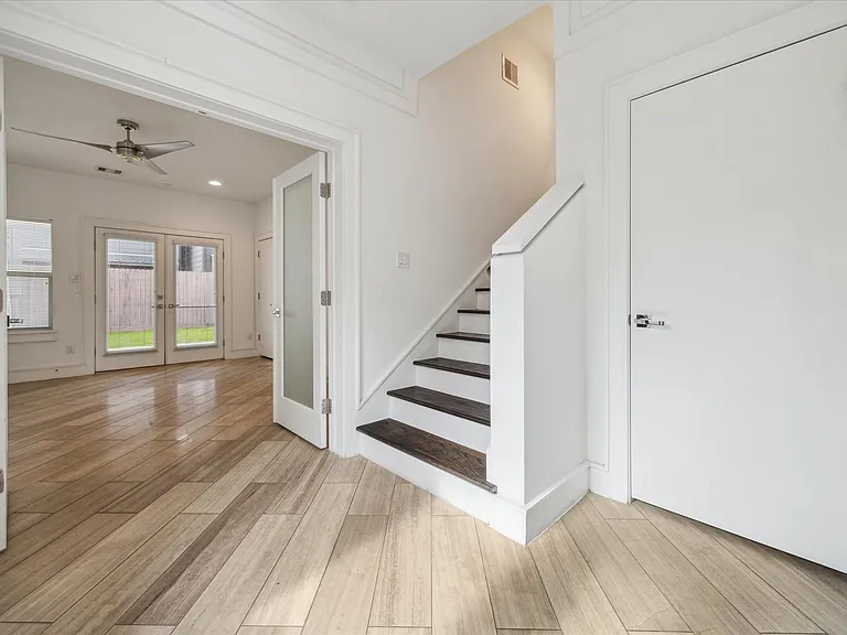1012 Stanford St — Photo 4